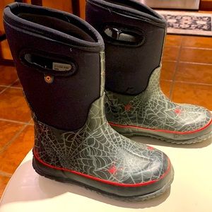 Kids Bogs Winter Boots size 1 Youth. Great Condition. Lots of Wear Left